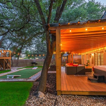 Luxurious Home With Hot Tub & Tree Deck By 6Flags سان أنطونيو المظهر الخارجي الصورة