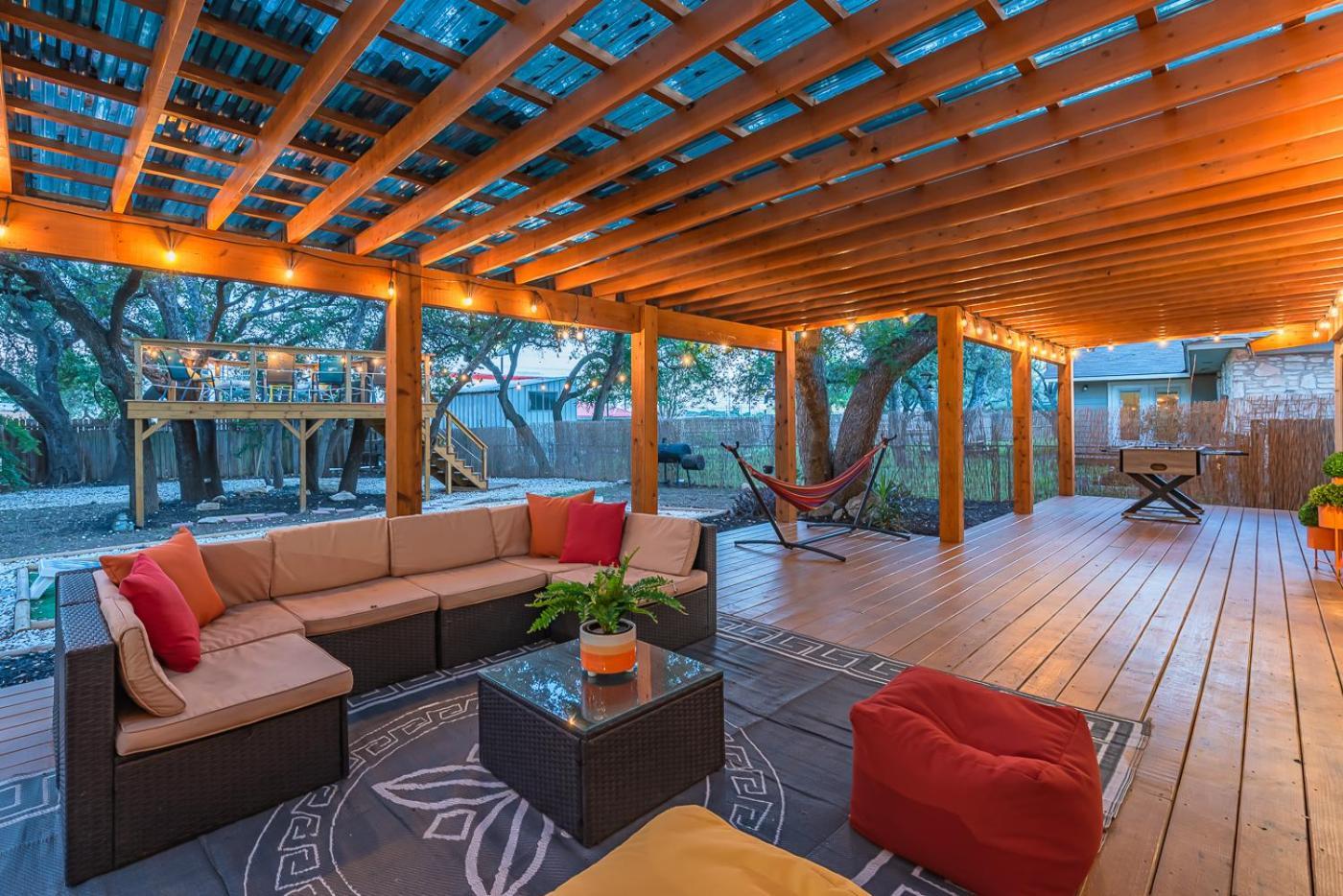 Luxurious Home With Hot Tub & Tree Deck By 6Flags سان أنطونيو المظهر الخارجي الصورة