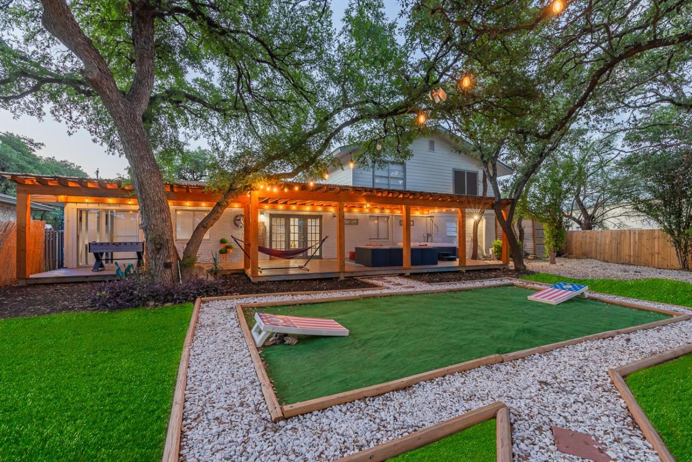 Luxurious Home With Hot Tub & Tree Deck By 6Flags سان أنطونيو المظهر الخارجي الصورة