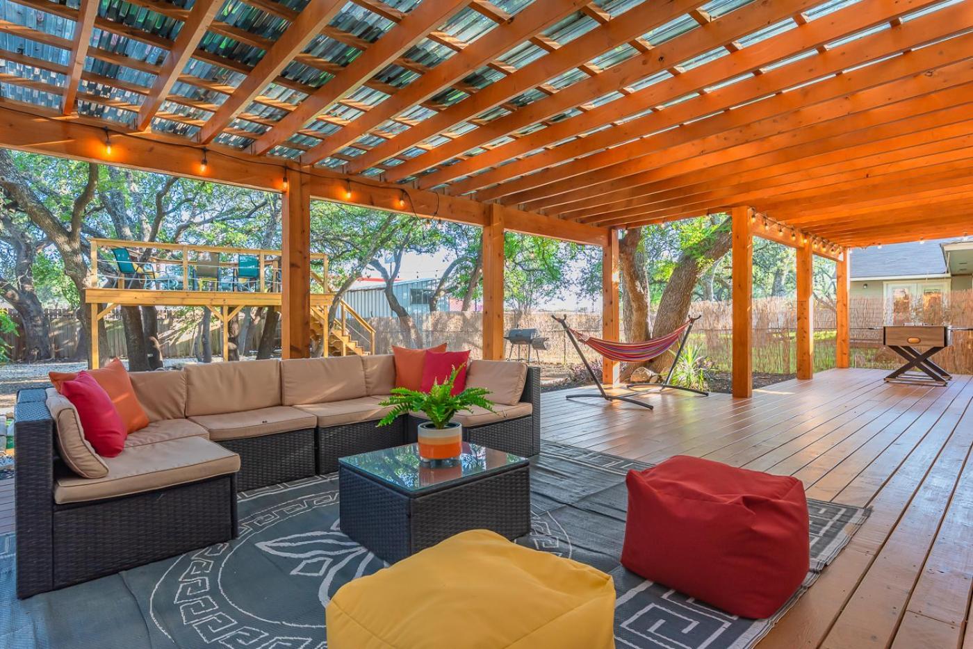 Luxurious Home With Hot Tub & Tree Deck By 6Flags سان أنطونيو المظهر الخارجي الصورة