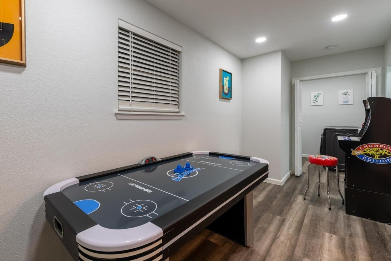 Luxurious Home With Hot Tub & Tree Deck By 6Flags سان أنطونيو المظهر الخارجي الصورة