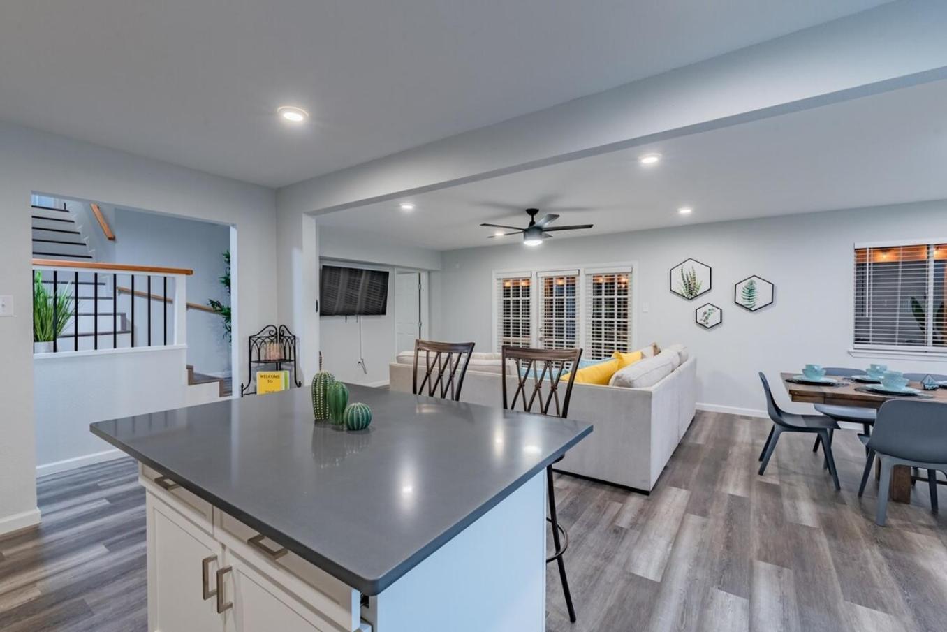 Luxurious Home With Hot Tub & Tree Deck By 6Flags سان أنطونيو المظهر الخارجي الصورة