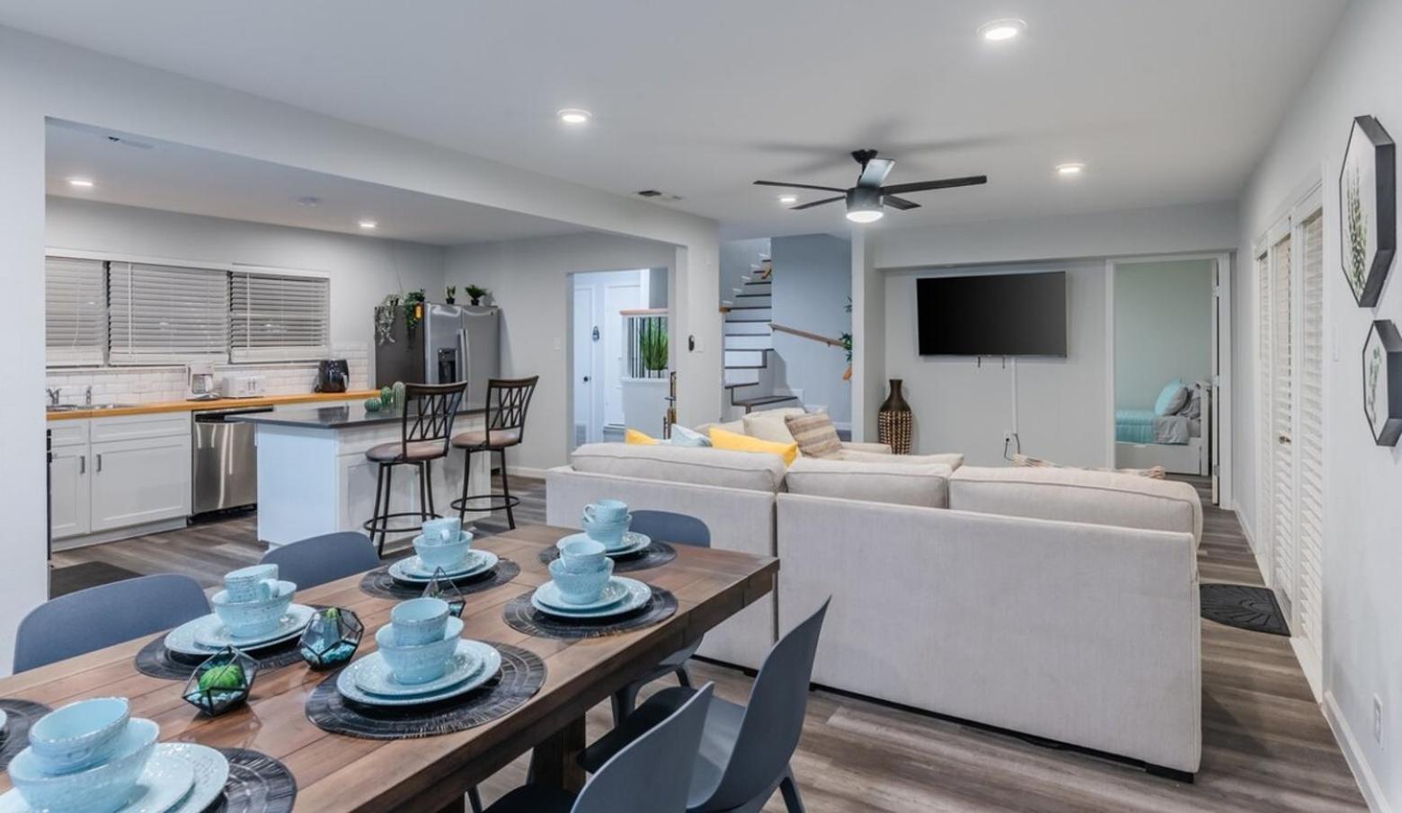Luxurious Home With Hot Tub & Tree Deck By 6Flags سان أنطونيو المظهر الخارجي الصورة