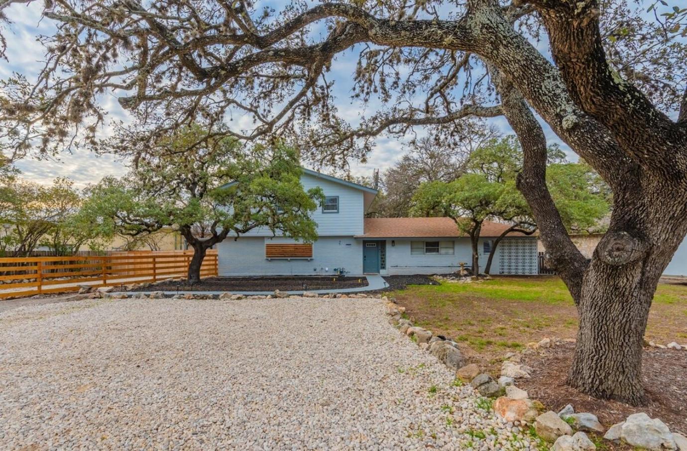 Luxurious Home With Hot Tub & Tree Deck By 6Flags سان أنطونيو المظهر الخارجي الصورة
