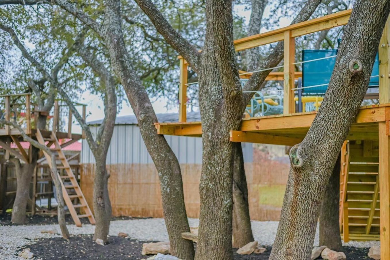 Luxurious Home With Hot Tub & Tree Deck By 6Flags سان أنطونيو المظهر الخارجي الصورة