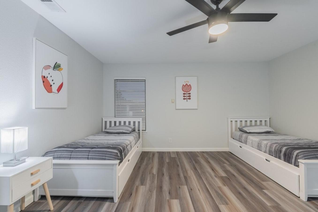 Luxurious Home With Hot Tub & Tree Deck By 6Flags سان أنطونيو المظهر الخارجي الصورة