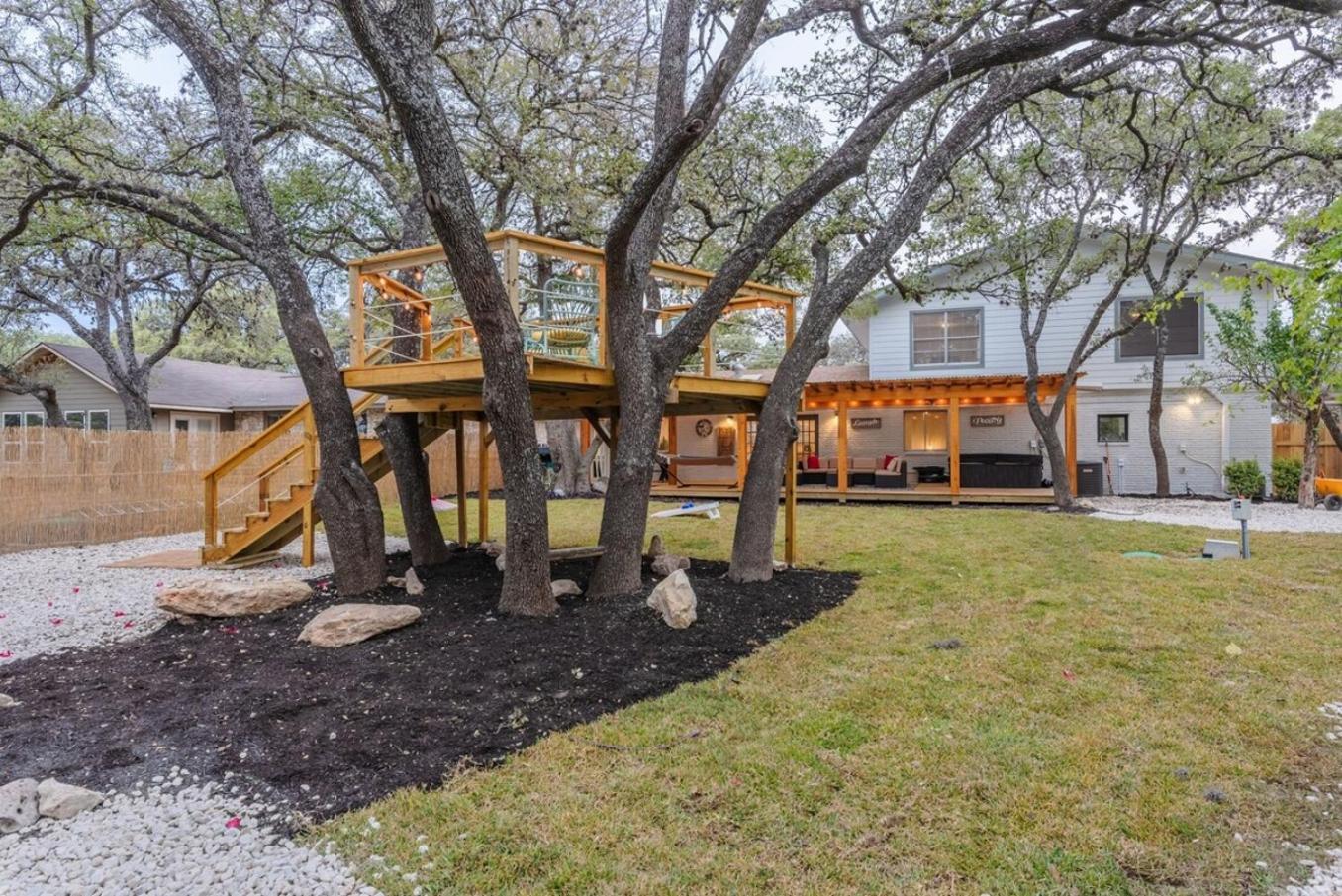 Luxurious Home With Hot Tub & Tree Deck By 6Flags سان أنطونيو المظهر الخارجي الصورة